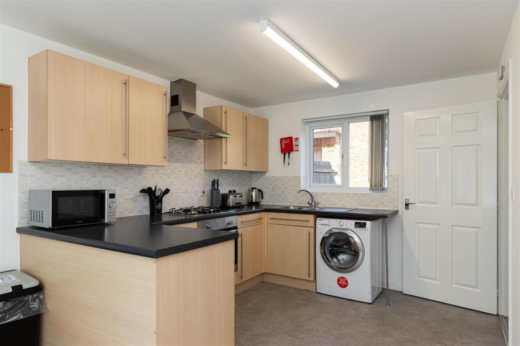 14 Waterlily Close-12.jpg