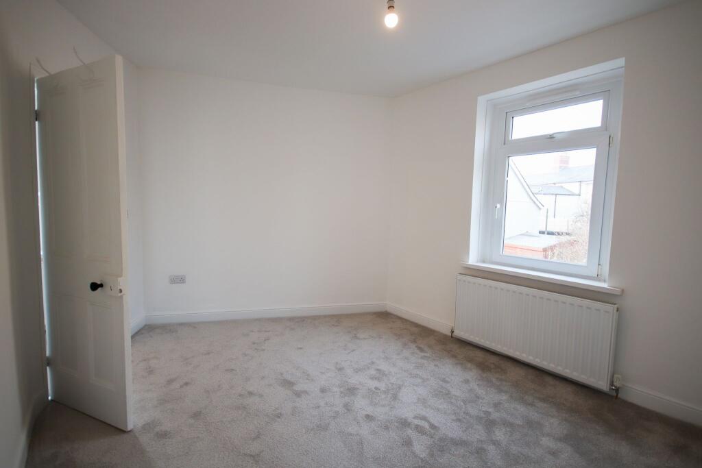 Main Bedroom (First Floor Front)