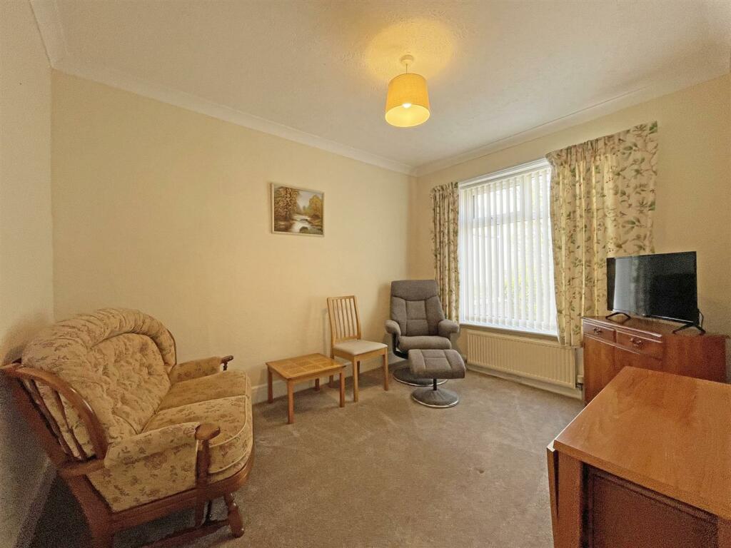 Dovedale Road 34 - Bed 2.jpg