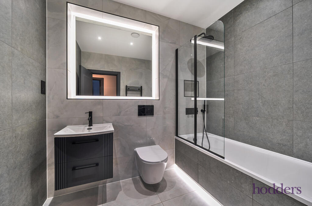 cb3830fd-c502-43a...