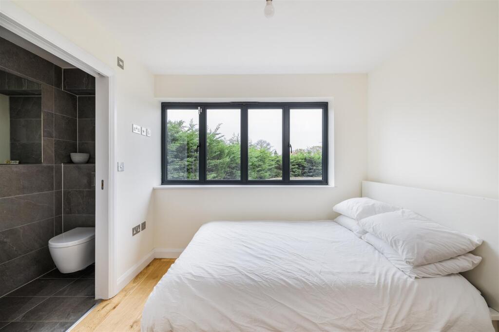 Sewardstone Road E4