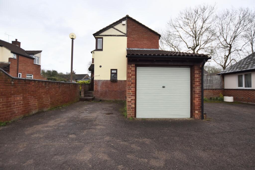 1 Nursery Gardens garage
