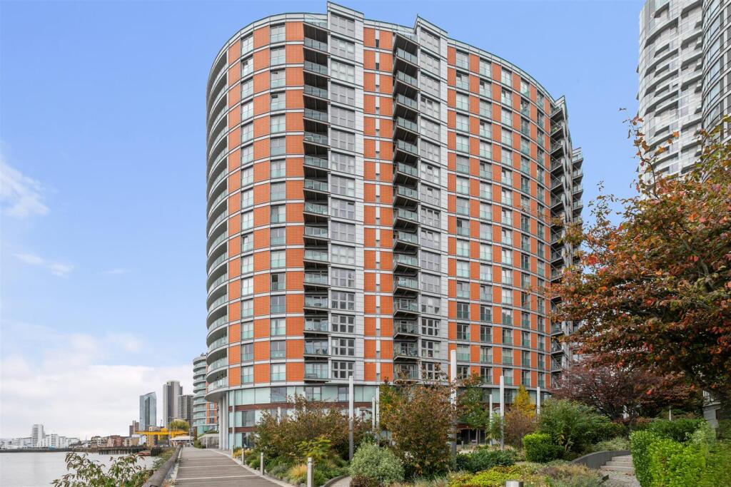 021020252_REL_Flat 1318 New Providence Wharf 1 Fai