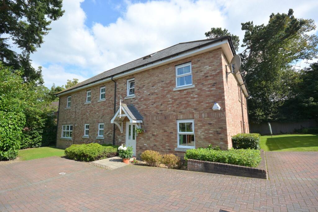 2 Bed Unfurnished Flat