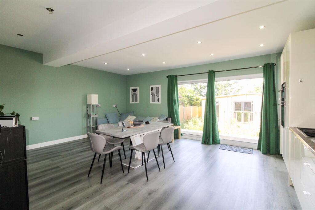 Open plan kitchen/dining/sitting room