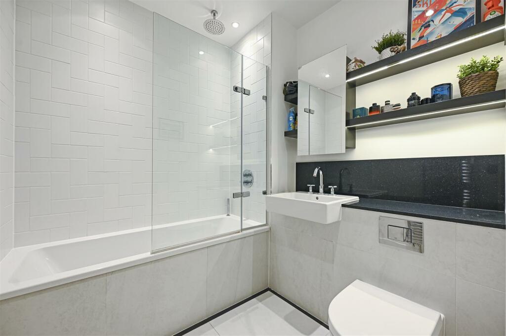 Dauphine House - Bathroom3 (1).JPG