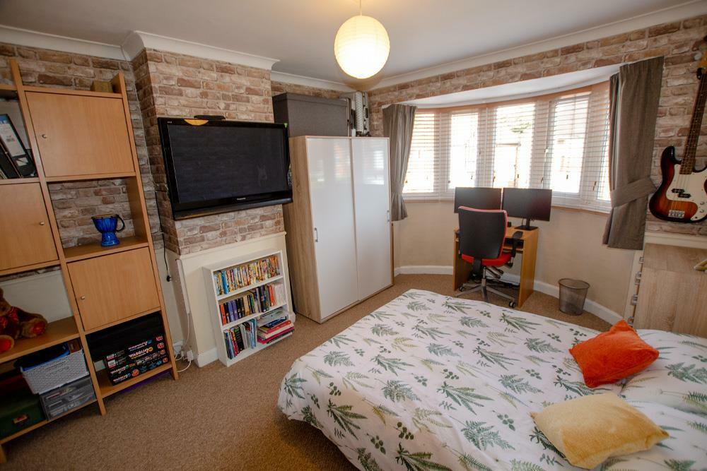 40 Moreton Road - bedroom 2.jpg