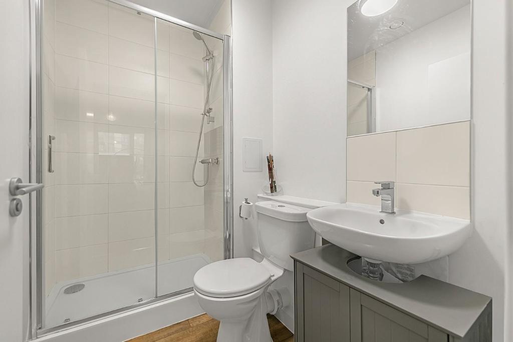 Bathroom (2).jpg