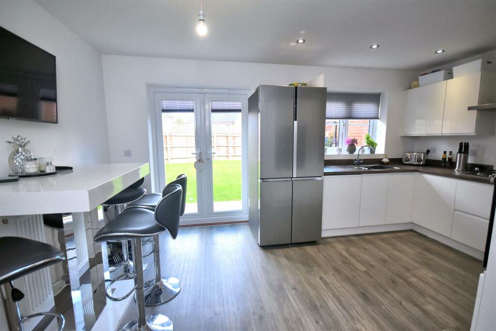 Kitchen 1.jpg