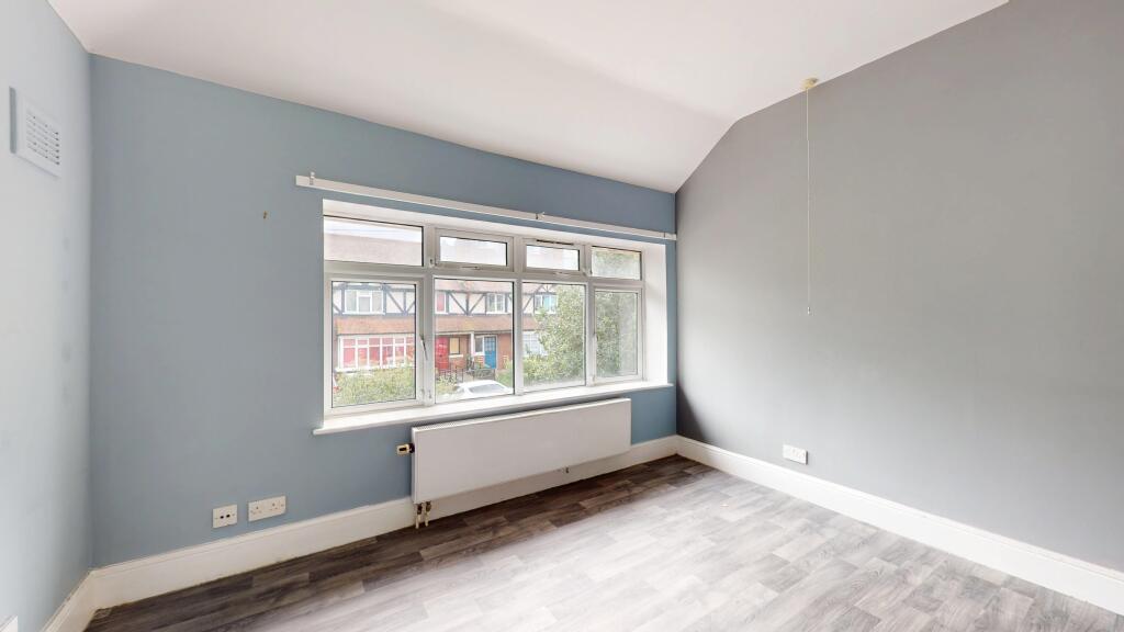 4 &amp; 6 Rosswood Gardens, Wallington SM6 8QZ