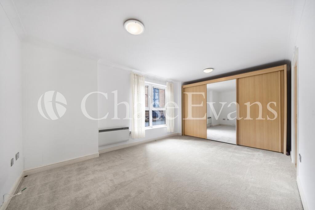 Langbourne Place, Is