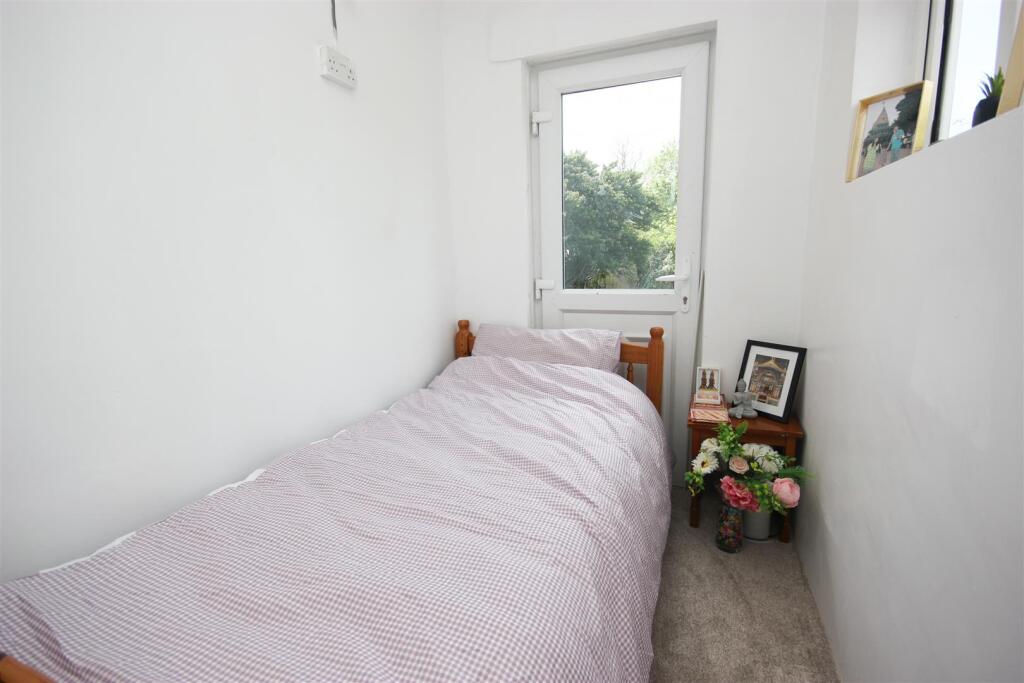 bed 4.JPG