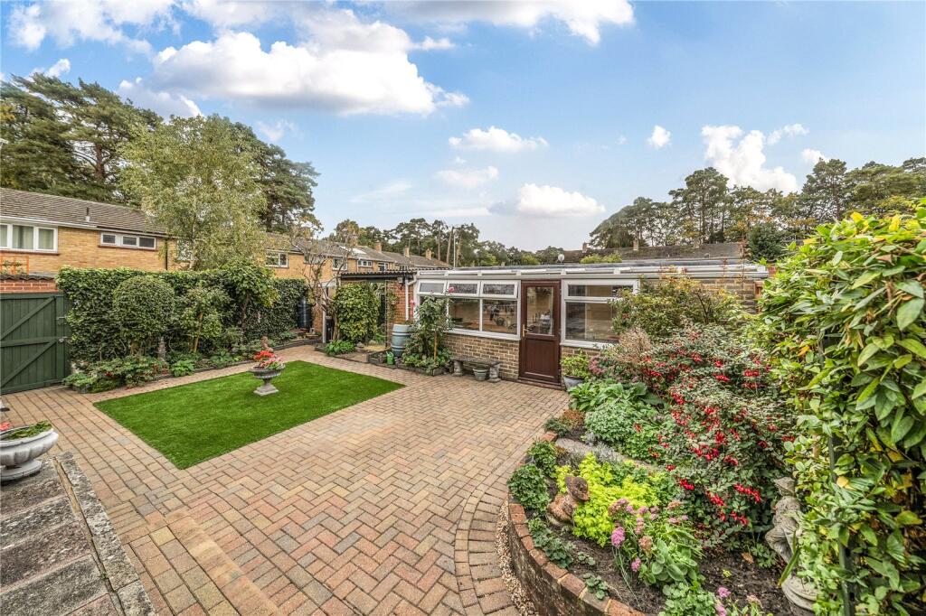 Walbury, Bracknell, Berkshire, RG12