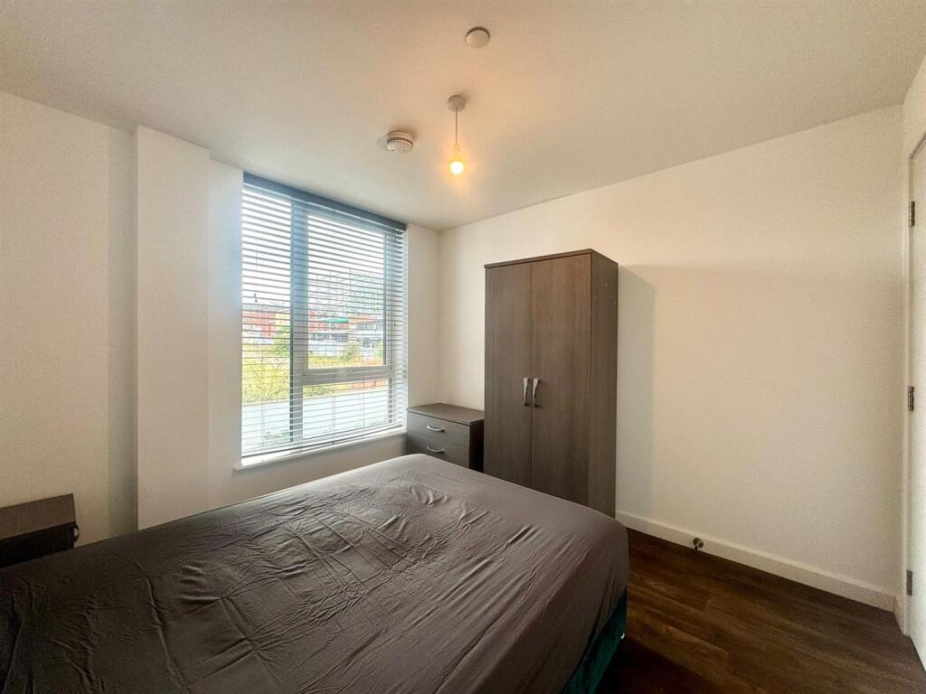 Second bedroom pic 3.jpeg