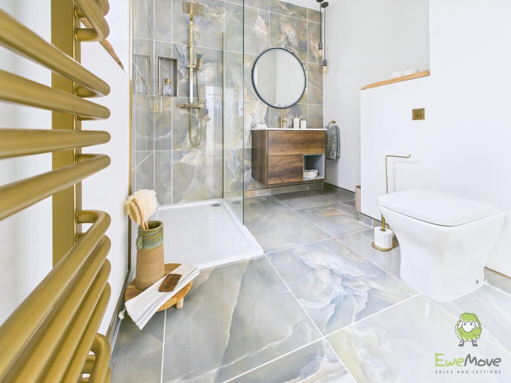 CAM01543G0-PR0166-STILL035