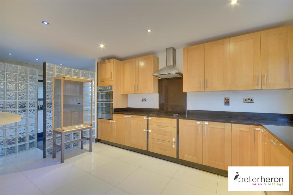 Breakfasting Kitchen