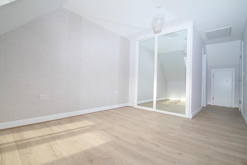 Top floor bedroom su