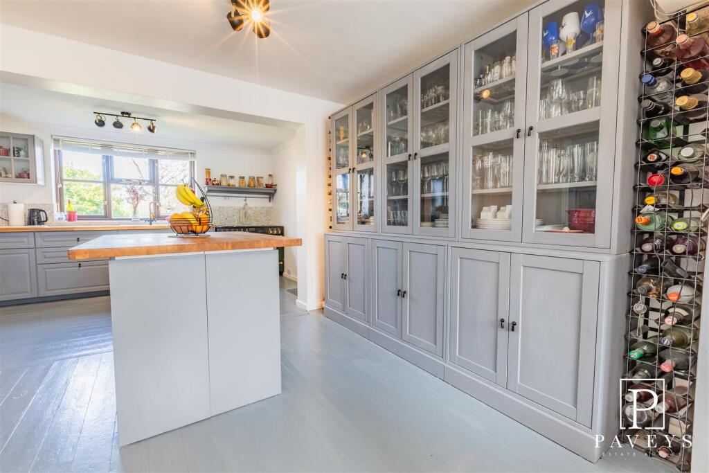 KITCHEN DINER