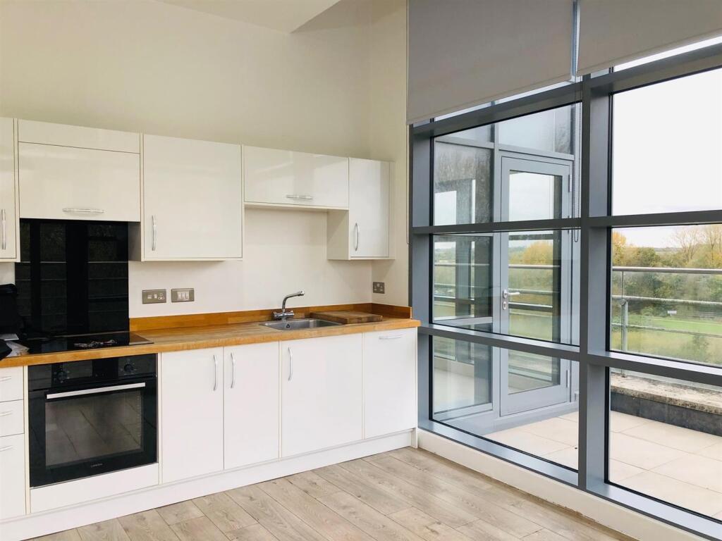 2 Bed two bath flat to rent in Harlow, Maxwellprop
