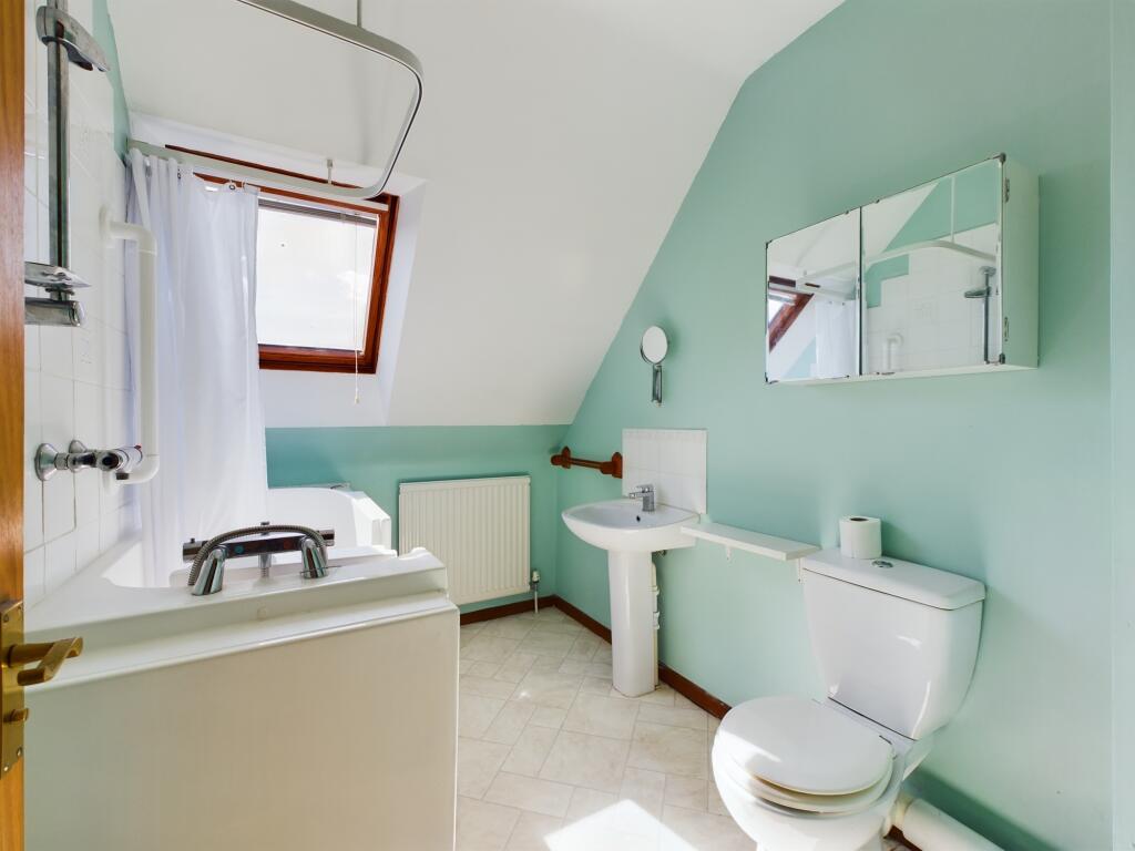 CAM02519G0-PR0153-STILL010