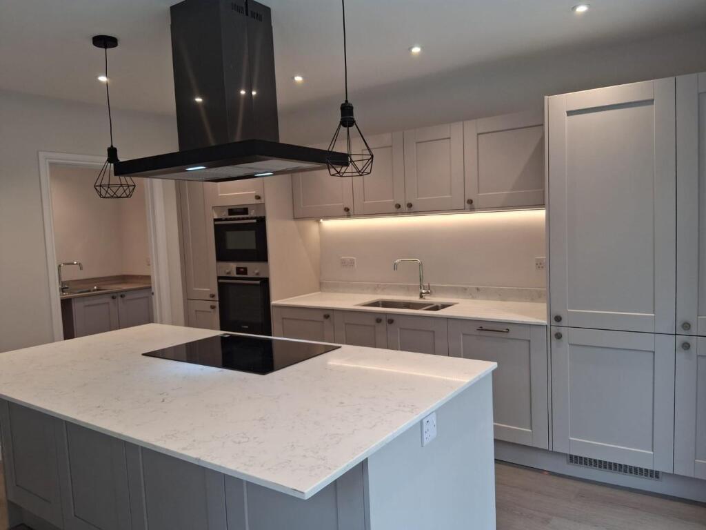 Plot 8 - kitchen Photography.jpg