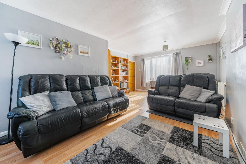 Double aspect reception room