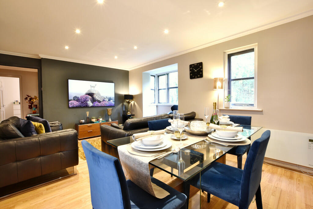 Living Room - Ful...