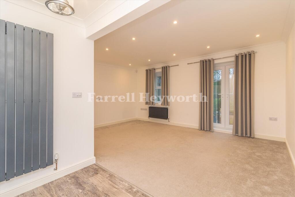 Lounge Diner image 2