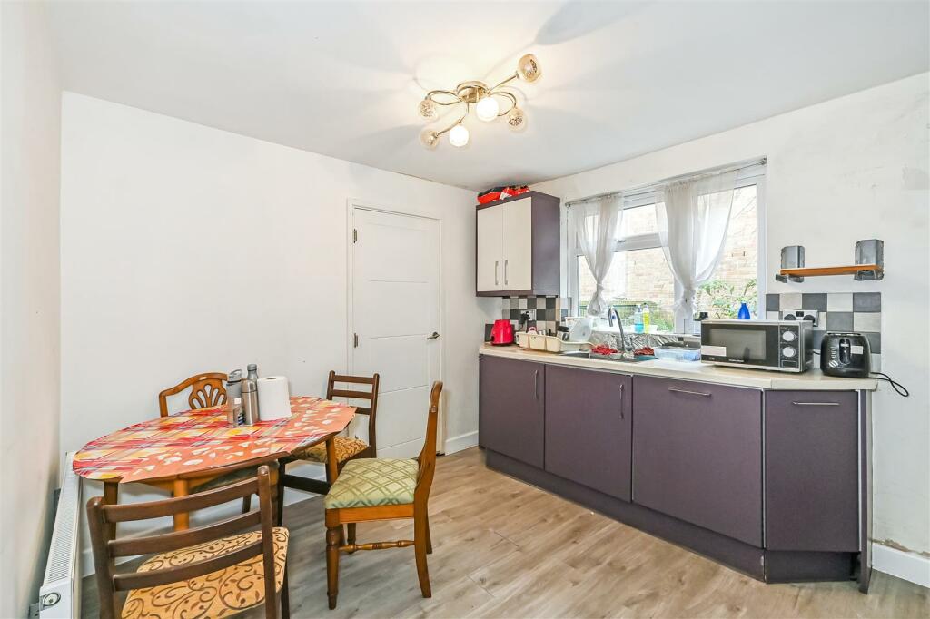 Kitchen/ Dining Room