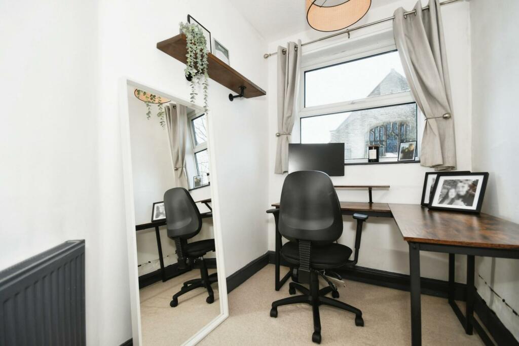 BEDROOM 2