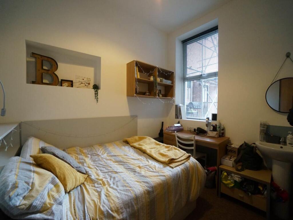 Bedroom 2.JPG