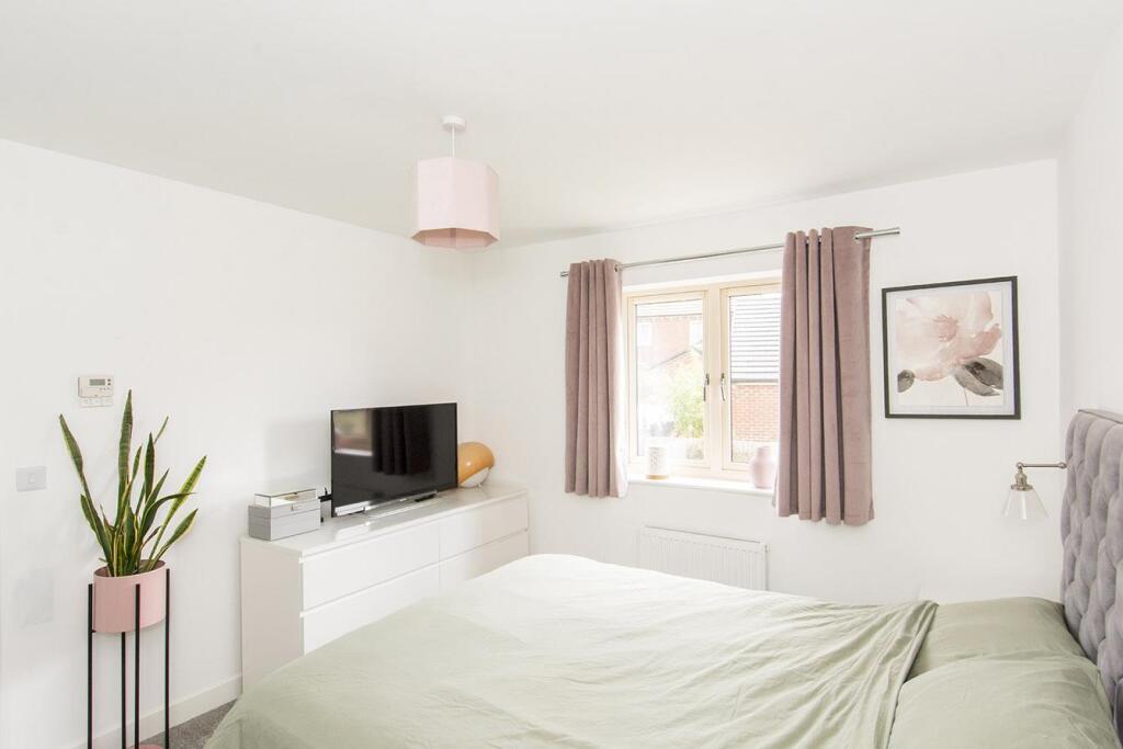 Bedroom One Photo Two