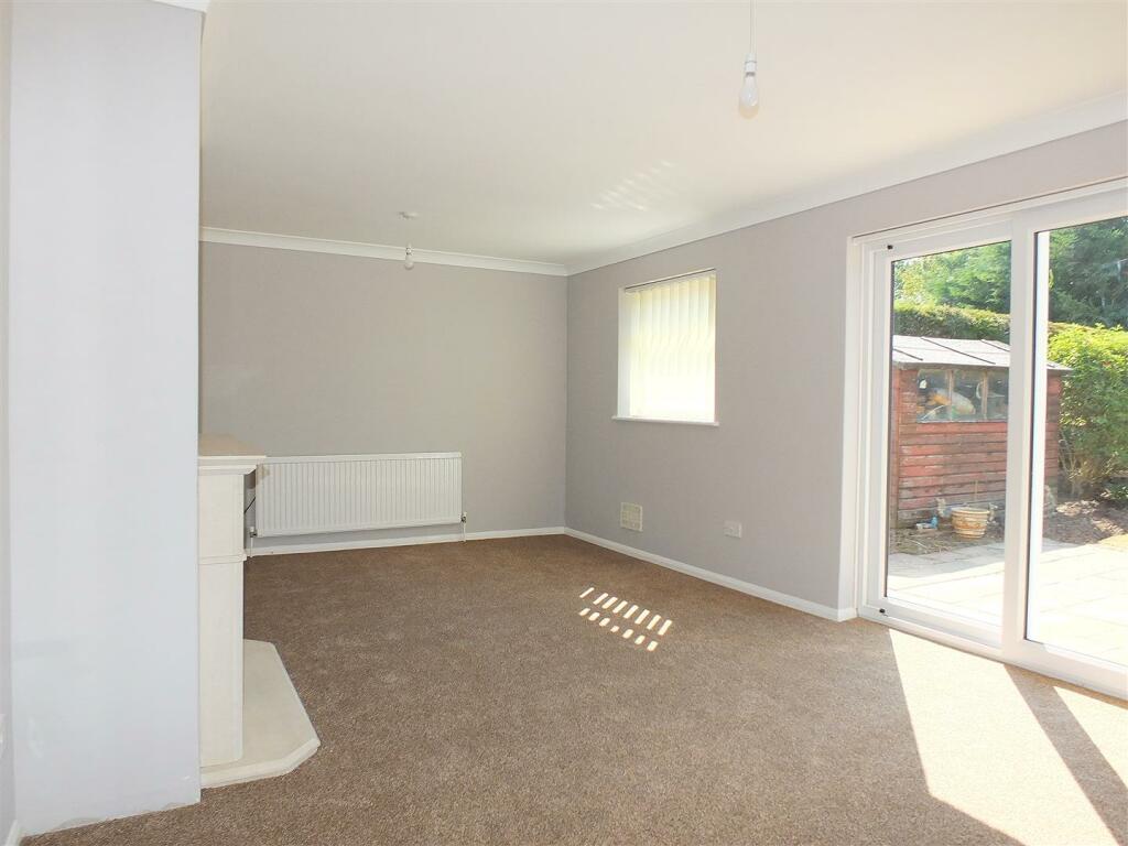 Living Rroom a.jpg