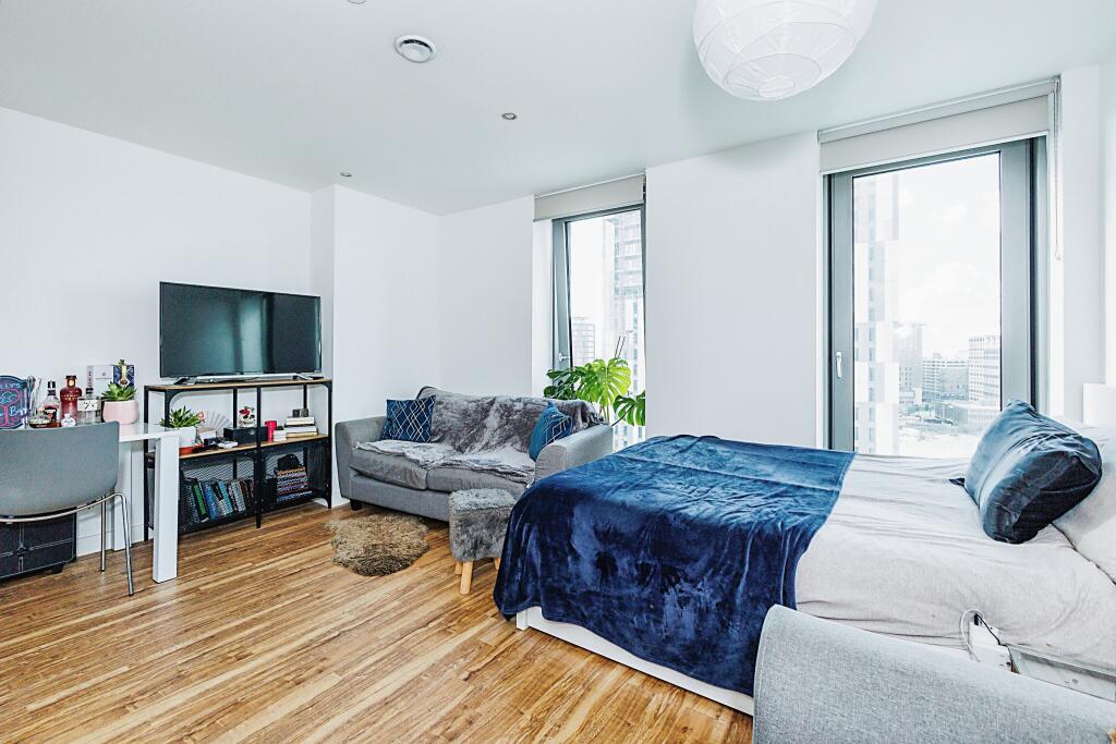 Living/Sleeping Area