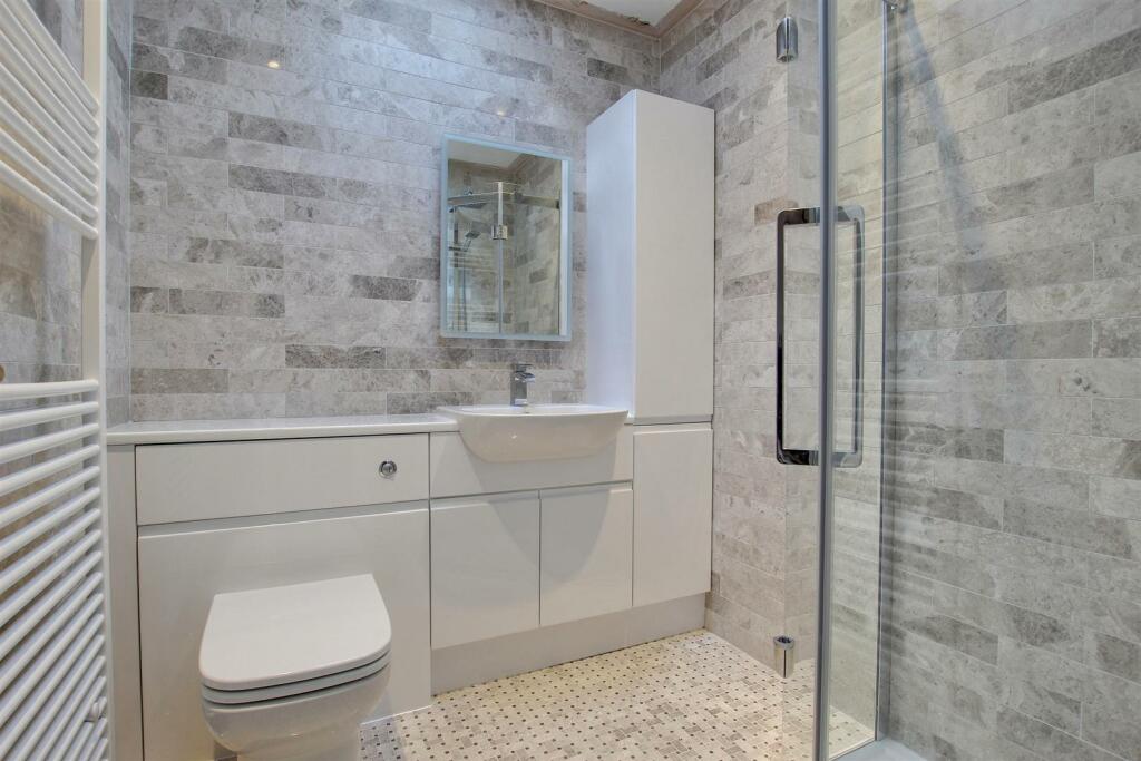 SHOWER ROOM / WC