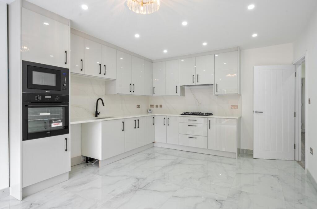 1364184-3-68e63a5a36c17