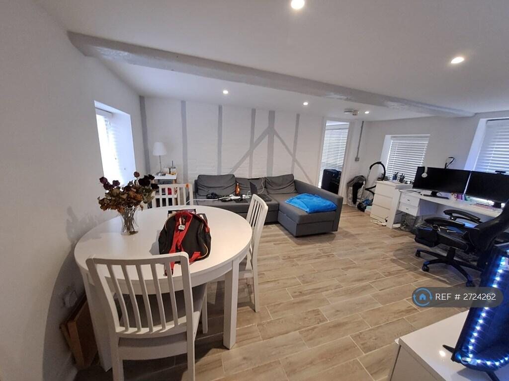 Weavers Yard, Farnham, GU9