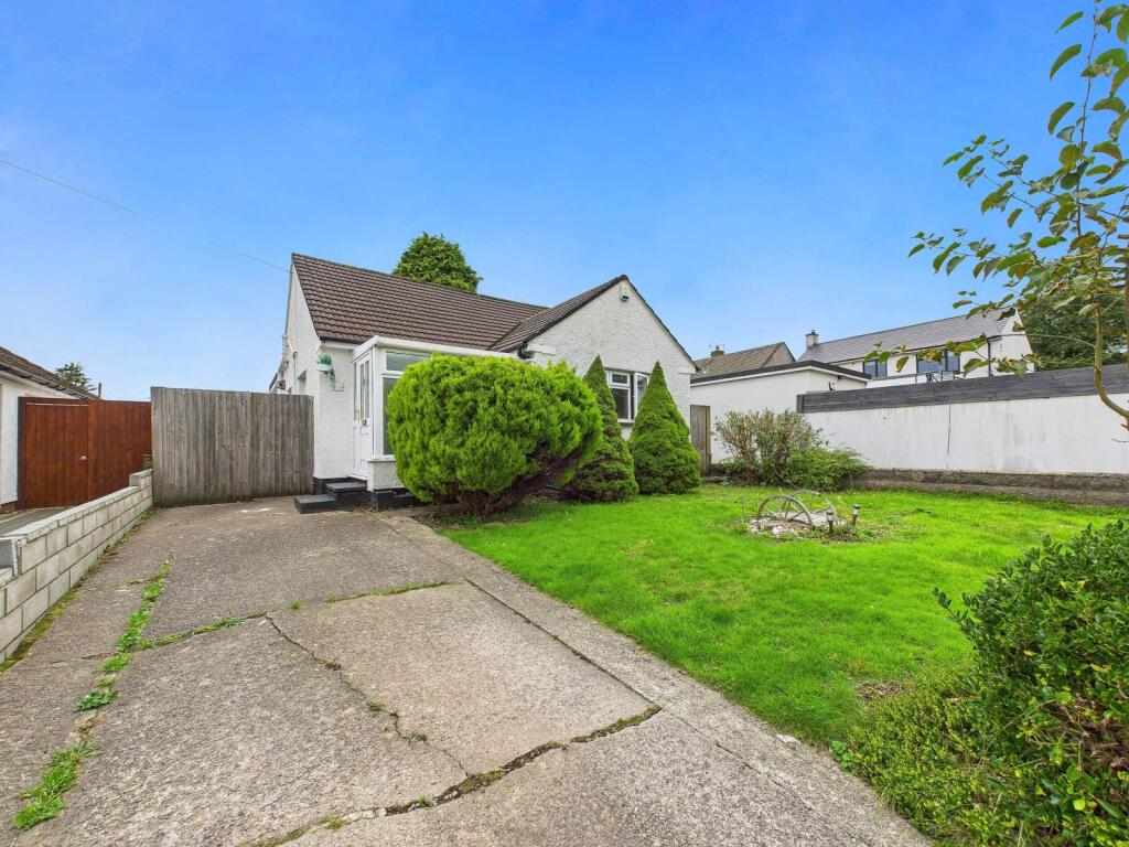 Driveway &amp; Front Entrance