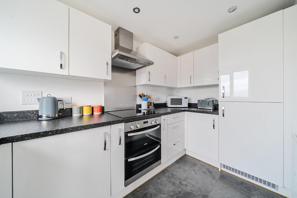 1304359-10-683f3b...