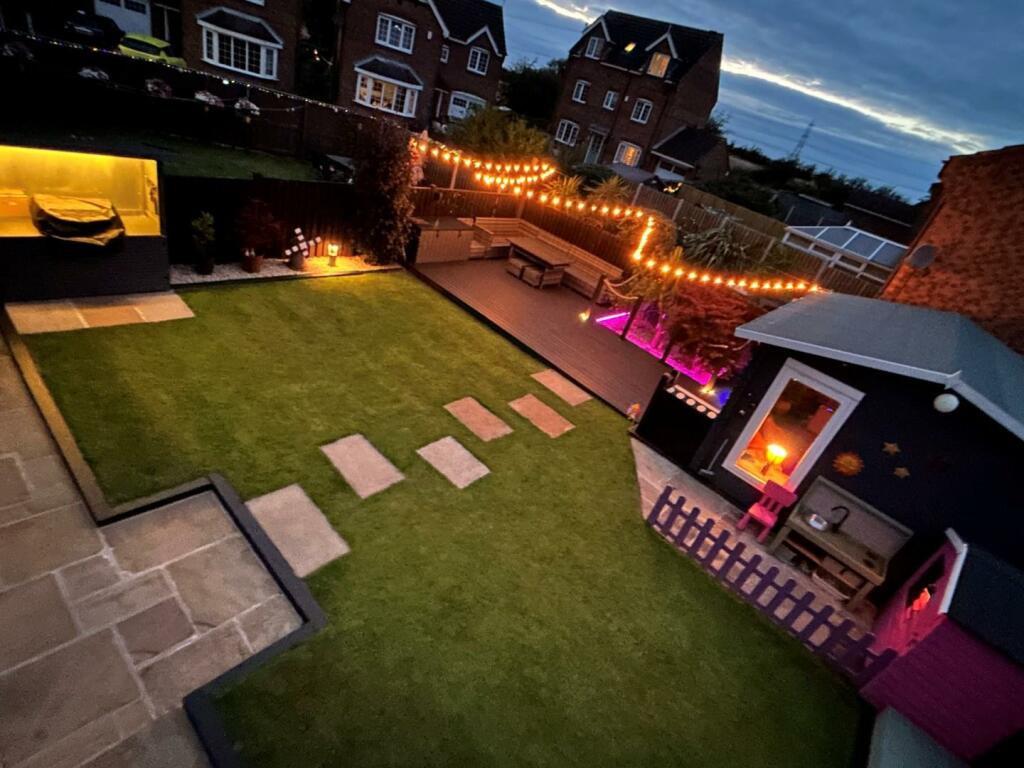 4 Rowan Close - Outside 2.jpg