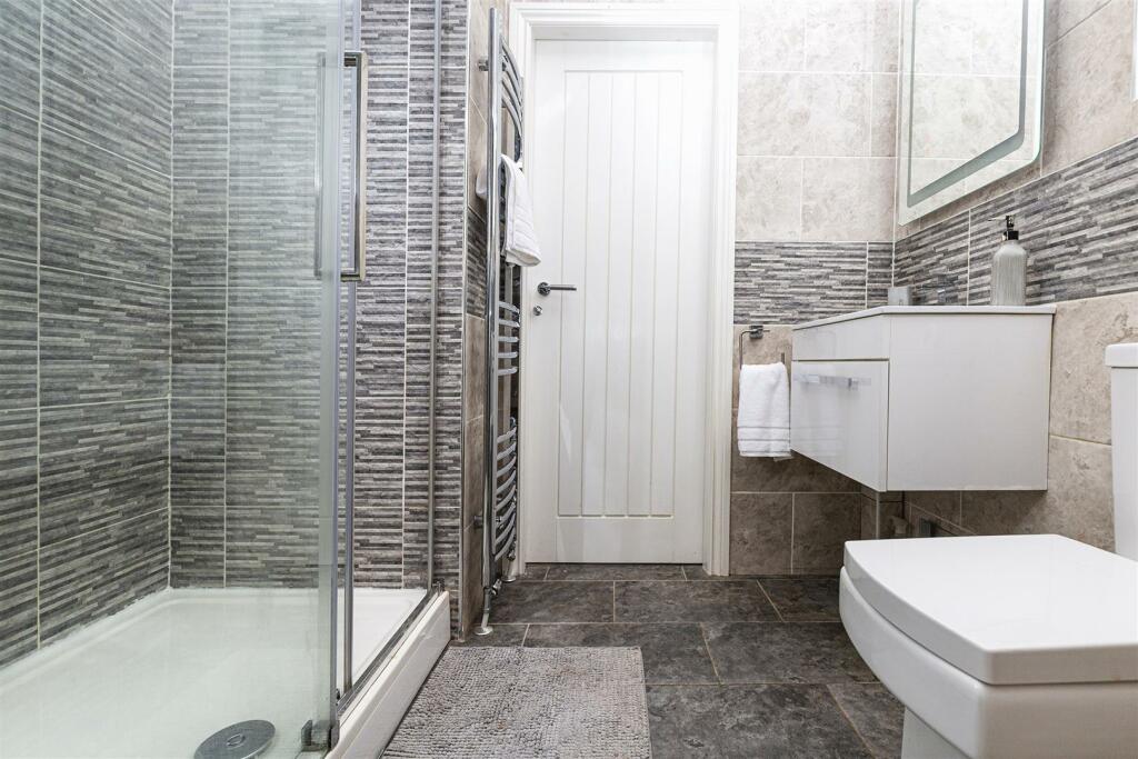 Bramleys Estate Agents - Butternab Road (en suite)