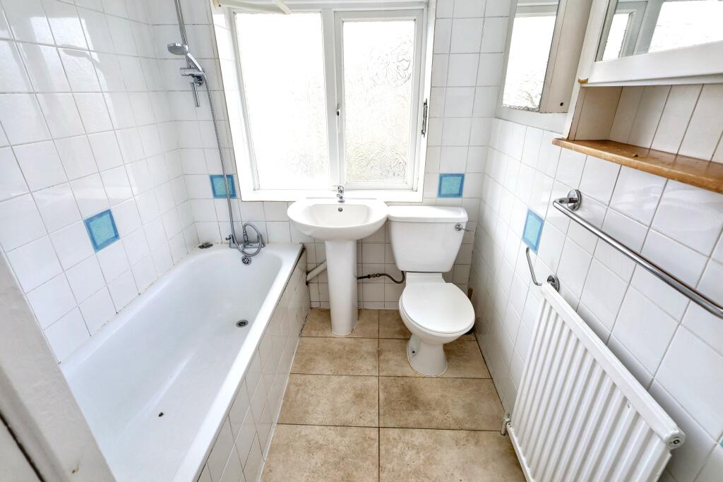 17 Tees Avenue, Perivale, Greenford, UB6 8JH