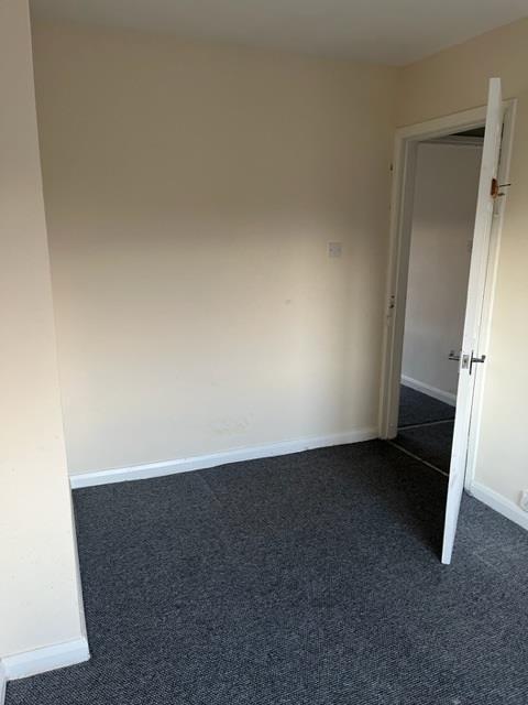 Middle bedroom2.jpg