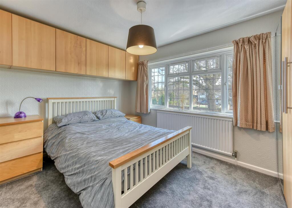 20 Suckling Green Lane-bed2.jpg