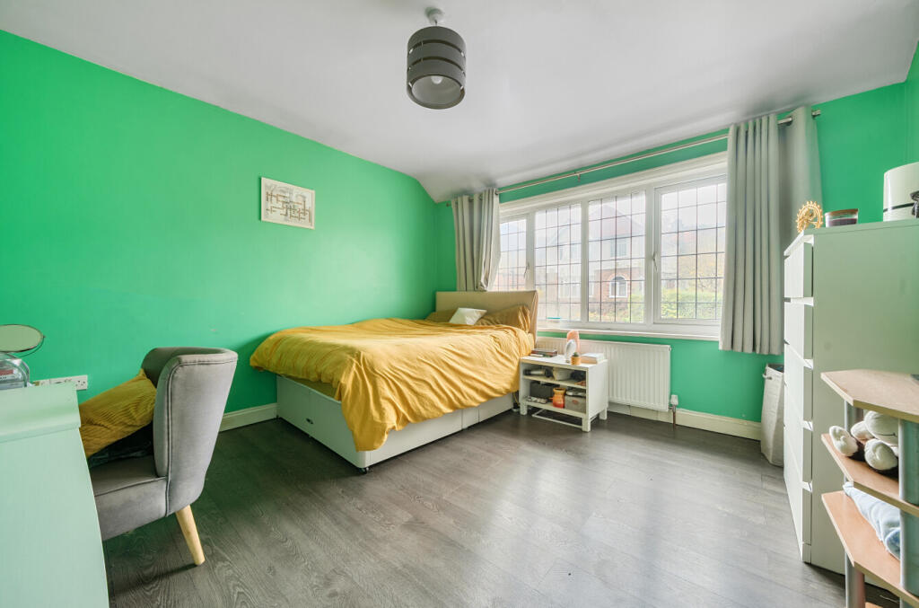 1372340-8-690cd5f...