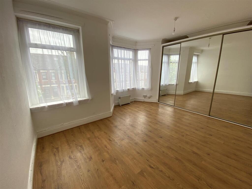 147 Gladstone Road - front bedroom.jpg