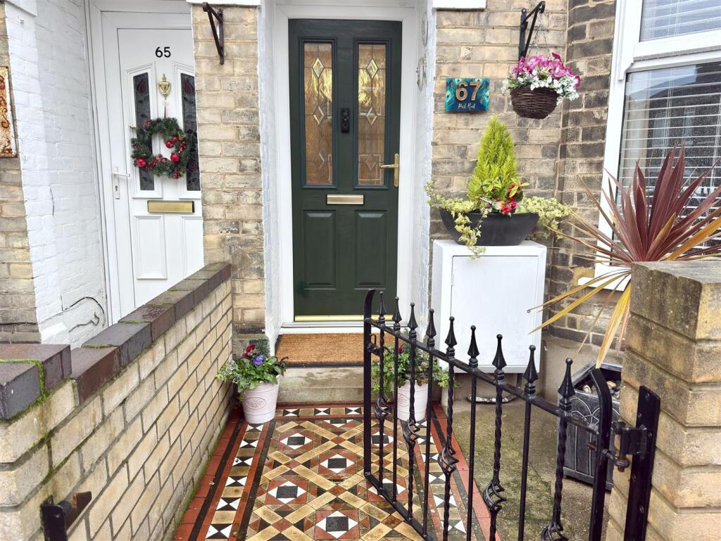 FRONTAGE TO DOORWAY.jpg