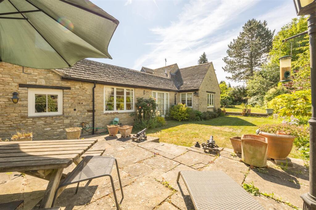 Lovely, secluded sun trap terrace