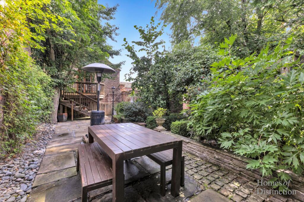 Outdoor Entertainment Area