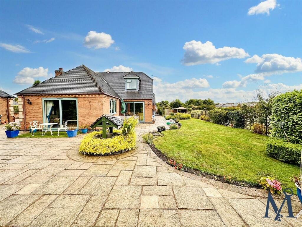 Rear &amp; Side Gardens